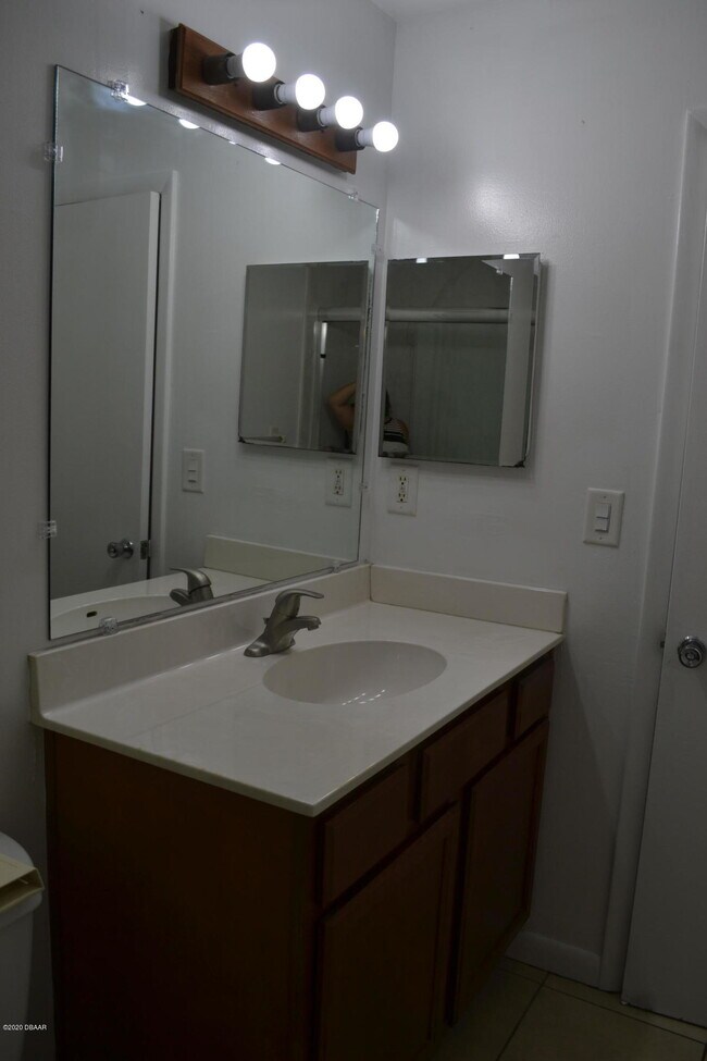 Building Photo - 309 Oakridge Blvd