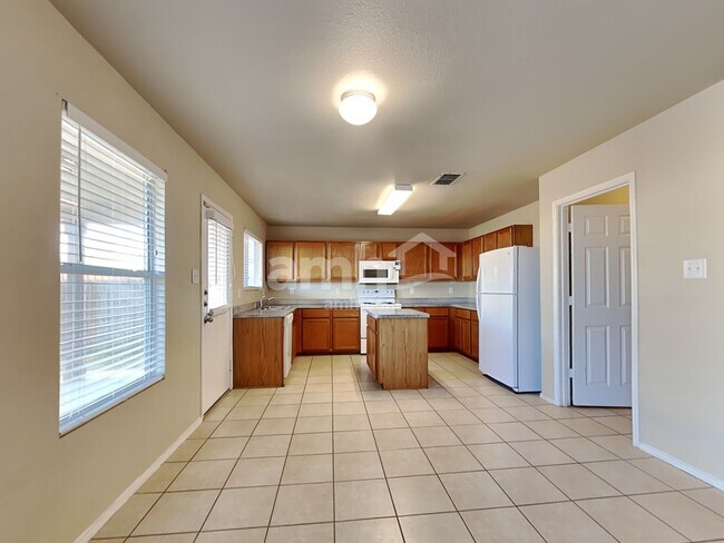 Building Photo - 114 Fontana Albero