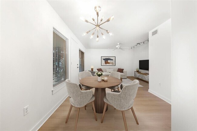 Building Photo - 2200 Dickson Dr