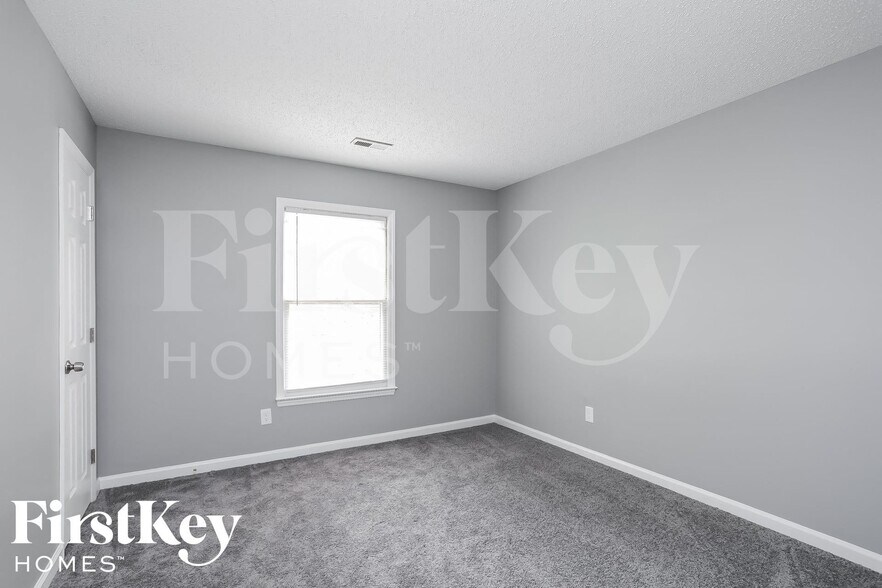 Building Photo - 4905 Chimney Springs Dr