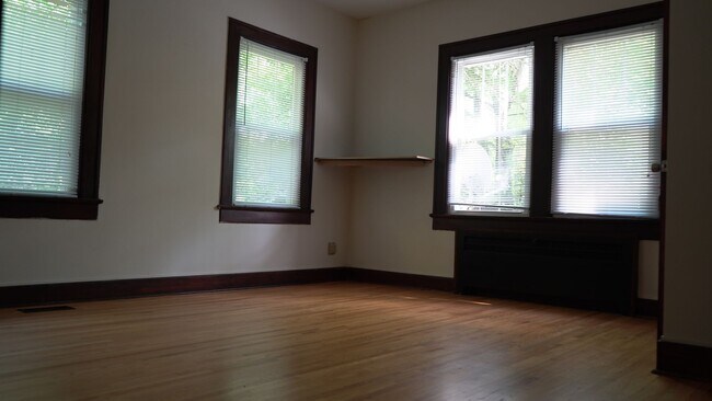 Building Photo - 706 N Washington St