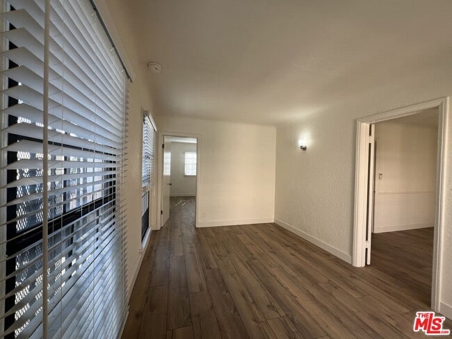 Building Photo - 4956 S San Vicente Blvd