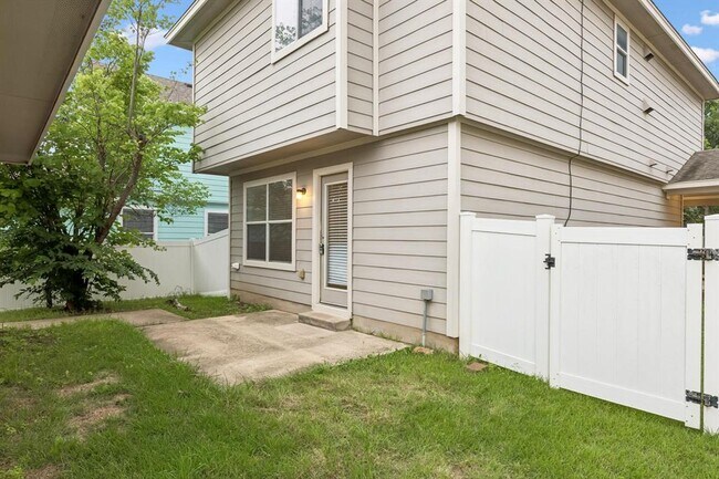Building Photo - 1808 Lost Maples Loop