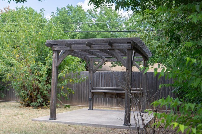 Building Photo - 4617 Sierra Madre Dr