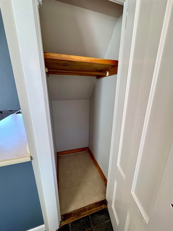 Building Photo - 834 Main St