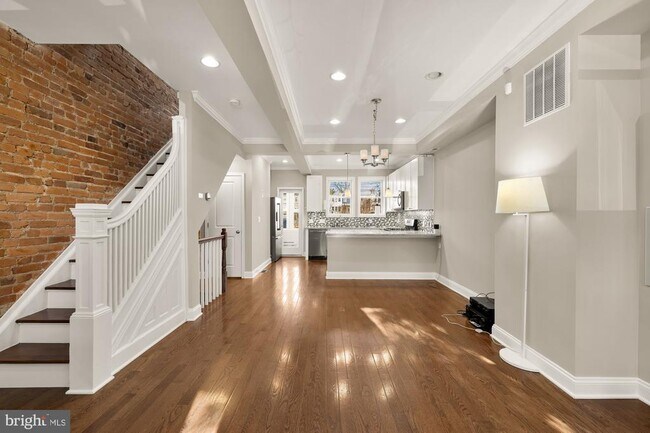 Building Photo - 912 I St NE