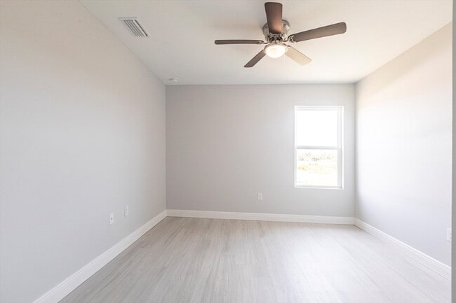 Building Photo - BRAND NEW Construction, 3 bed / 2 bath Rent-Ready Home in Port Charlotte!