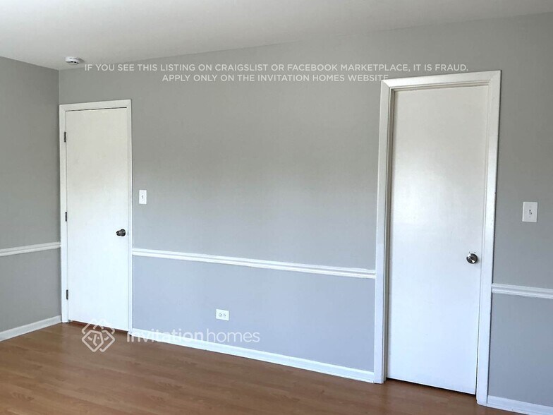 Building Photo - 10528 S 83rd Ave