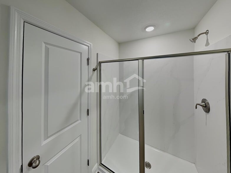 Building Photo - 5970 Sycamore Pl St