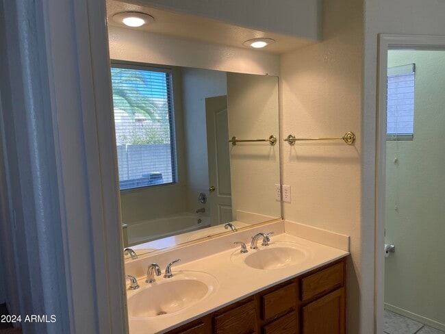 Building Photo - 7322 E Gallego Ln