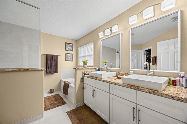 Building Photo - 324 Bonville Dr