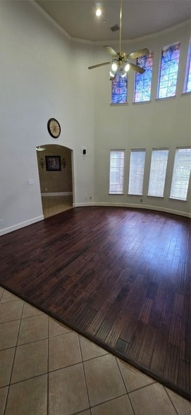 Building Photo - 1001 Llano Trce