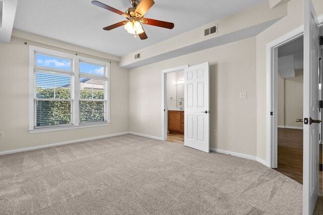 Building Photo - Norfolk Condo!