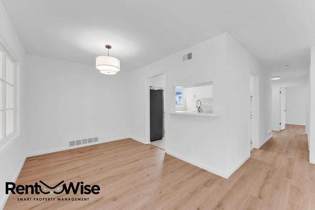 Building Photo - 110 Cuesta Dr