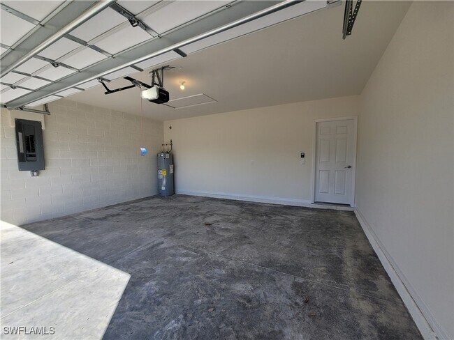 Building Photo - 334 SW 25th Ave
