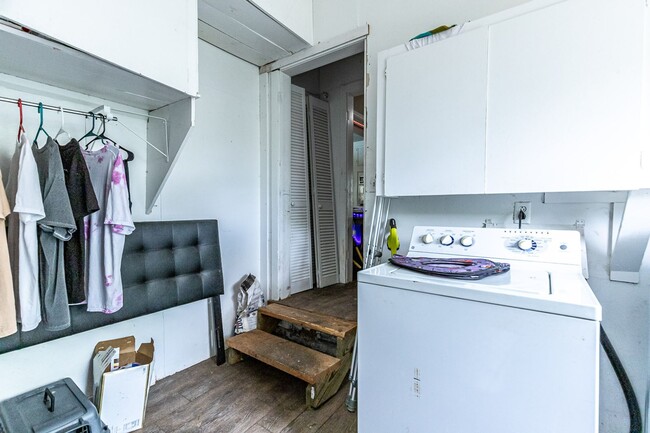 Building Photo - Pre-Leasing Summer 2023: Spacious 4/2,