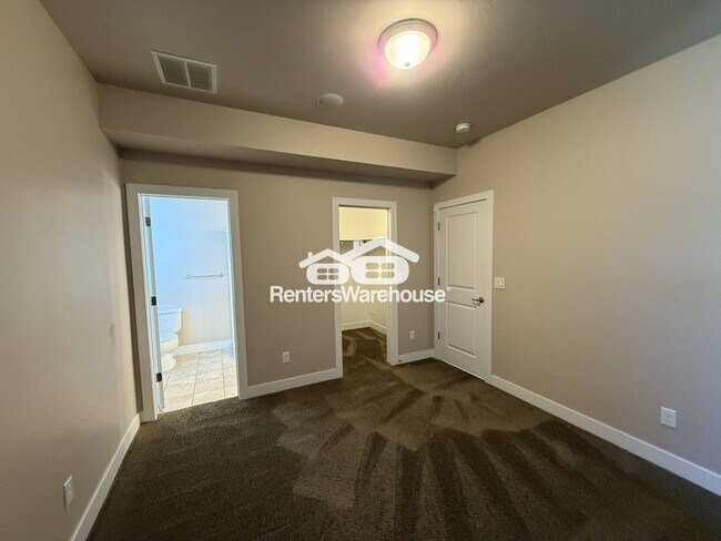 Building Photo - 7535 Vinci Pl