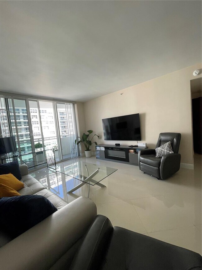 Building Photo - 3001 S Ocean Dr