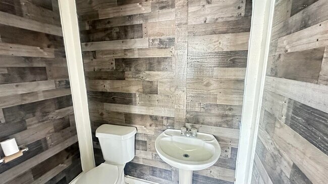 Building Photo - 1511 Texoma St