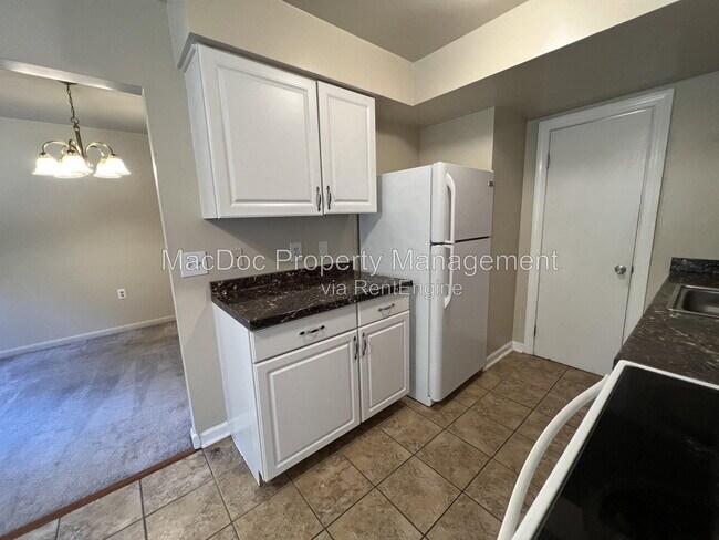 Building Photo - 14611 Earlham Ct
