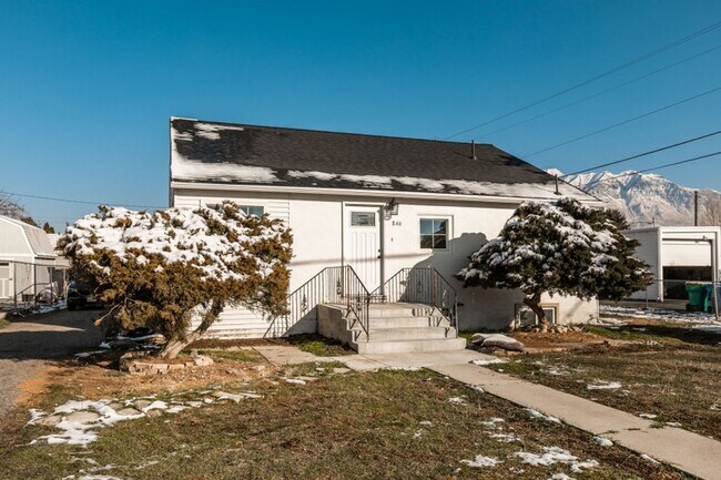 Building Photo - 846 W 100 S