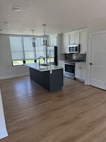 Building Photo - 2911 SW Prairie Trail Pky