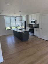 Building Photo - 2911 SW Prairie Trail Pky