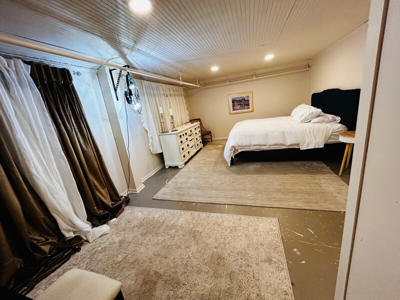 Building Photo - 10166 Glebe Rd