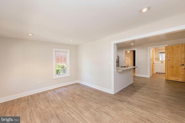 Building Photo - 550 N Loudoun St