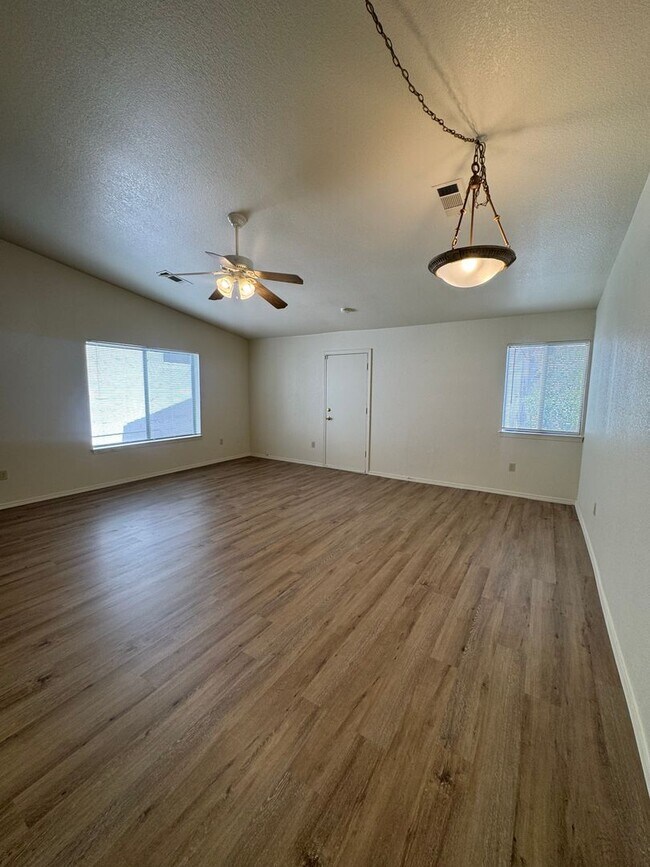 Building Photo - 711 Flower Ash Ln