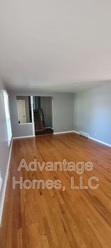 Building Photo - 8914 Grandview Dr