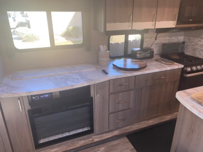 Building Photo - 3 Vía Ventana