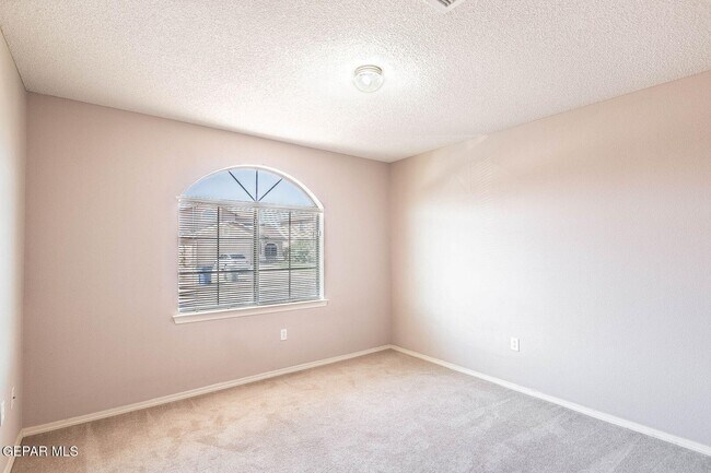 Building Photo - 14272 Lasso Rock Dr