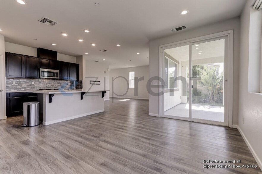 Building Photo - 1523 Oliveira Dr