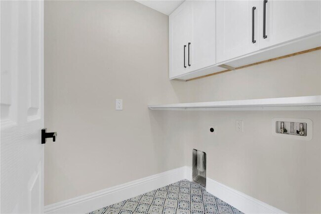 Building Photo - 531 Flower Fields Ln