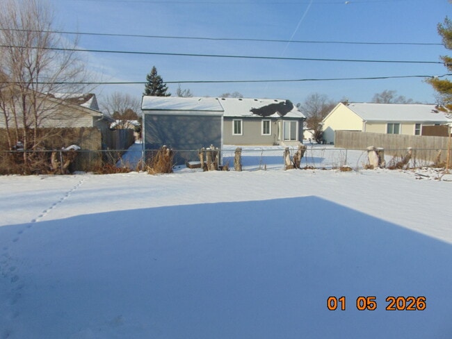 Building Photo - 46589 Huling St