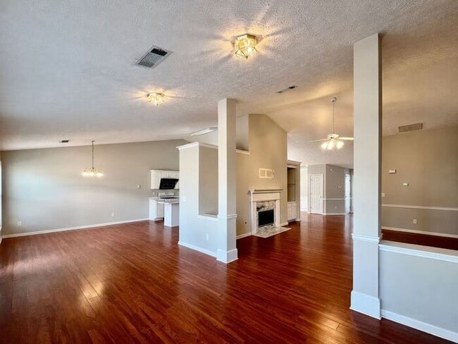 Building Photo - 1410 Highland Farm Dr