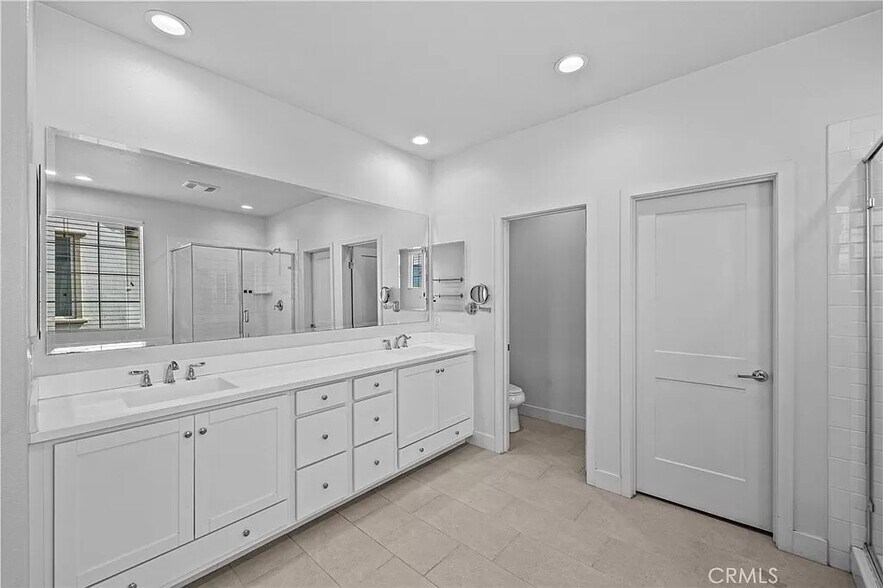 Building Photo - 5202 Arlington Dr
