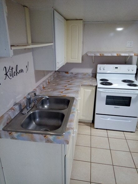 Kitchen - 107 School St
