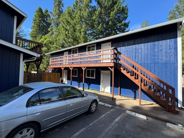 Building Photo - 2148 Primrose Dr