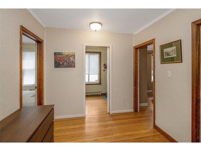 Building Photo - 1035 Winslow Ave