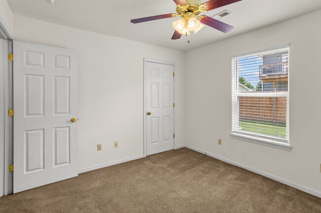 Building Photo - 2412-2414 Calder Ct.