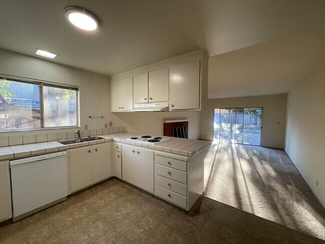Building Photo - Spacious Home Available in Almaden Valley - 3bd/2ba! Coming Soon!