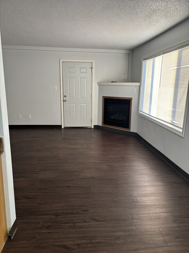 Primary Photo - 1611 Center Point Rd NE