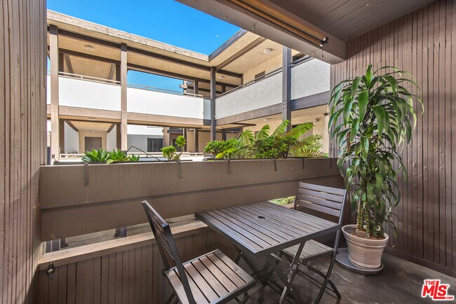 Building Photo - 7742 Redlands St