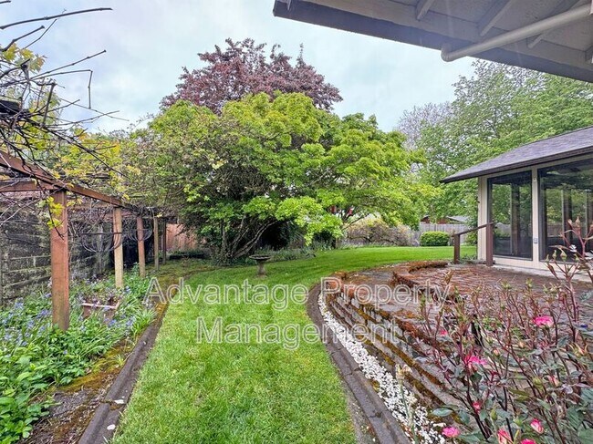 Building Photo - 2350 NW Green Cir