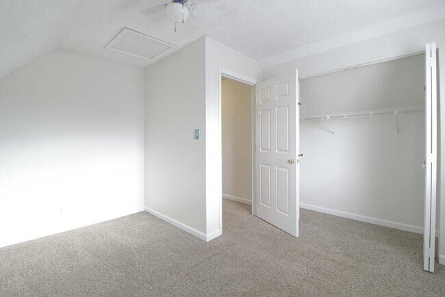 Building Photo - 606 Artic Ave