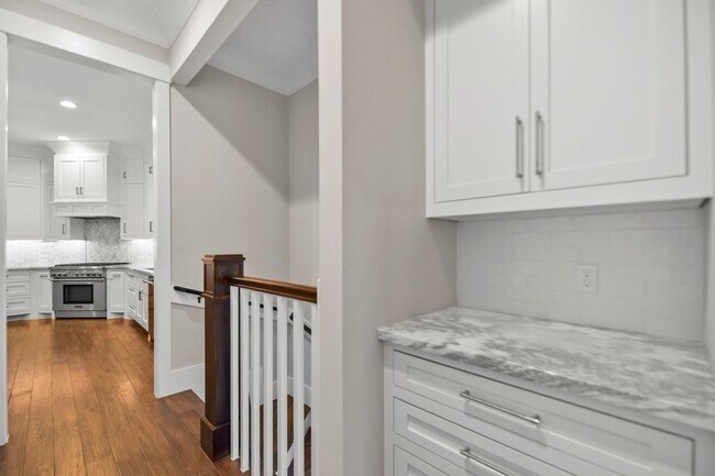 Building Photo - Luxury 3-Bed Home with Solar Panels, Tesla...