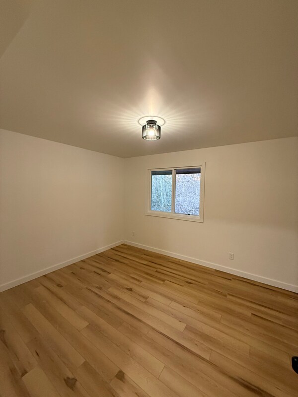 Building Photo - 730 E Shore Dr