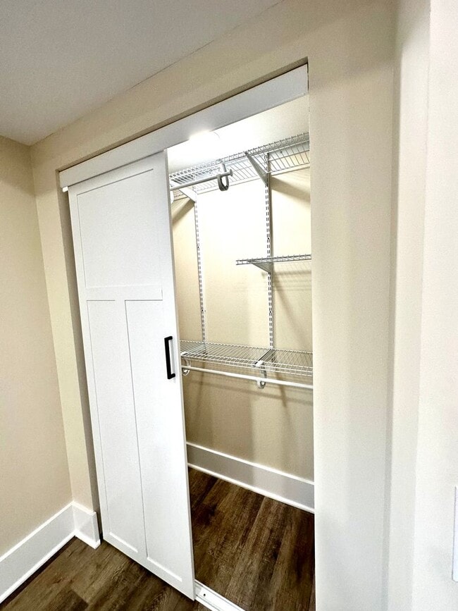 Building Photo - 933 - 320/322 Boggs Avenue